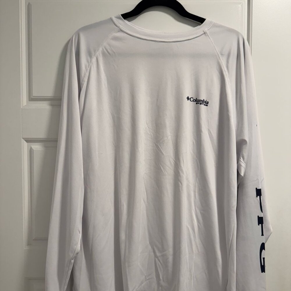Columbia Men’s Long Sleeve Shirt — White | Size M (Excellent Condition)